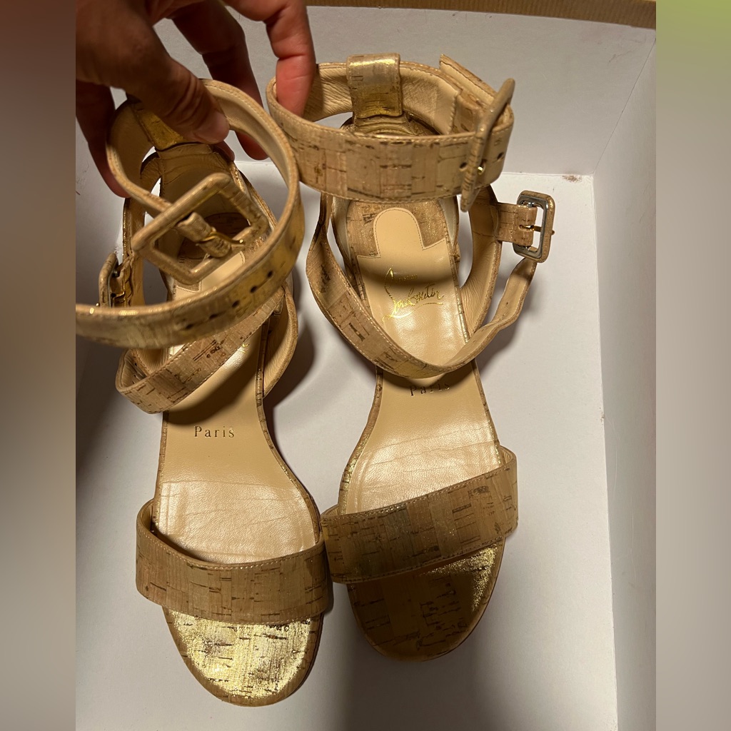 Zapatillas Christian Louboutin Saize 7 1/2 Color Dorado